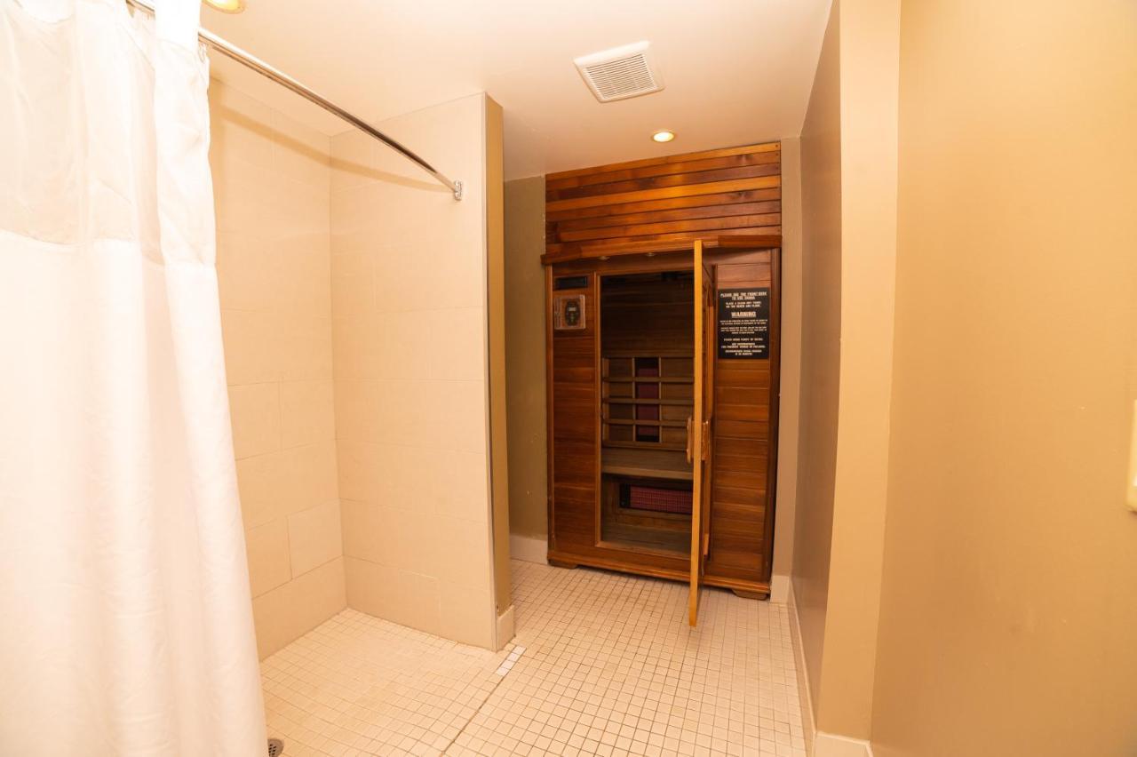 Quality Hotel Берлингтон Экстерьер фото