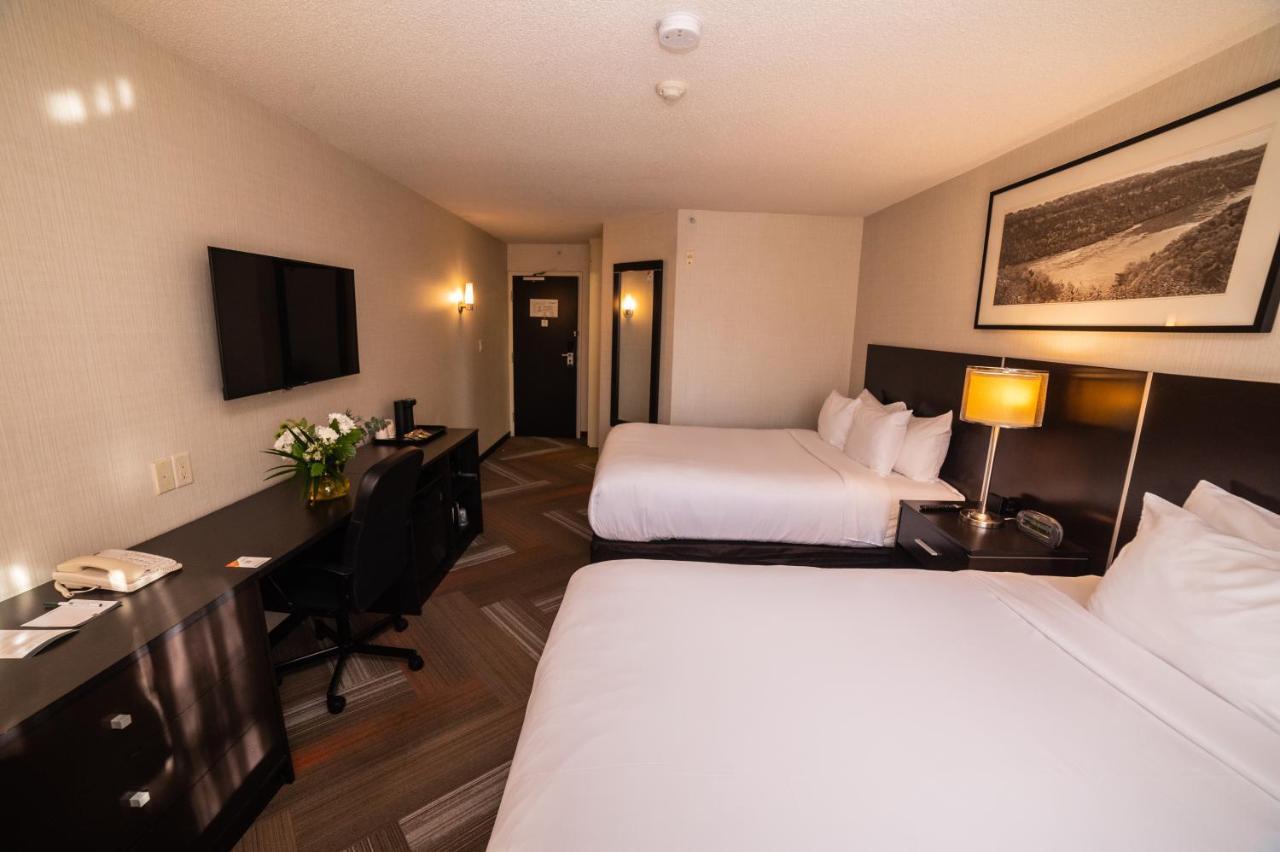 Quality Hotel Берлингтон Экстерьер фото