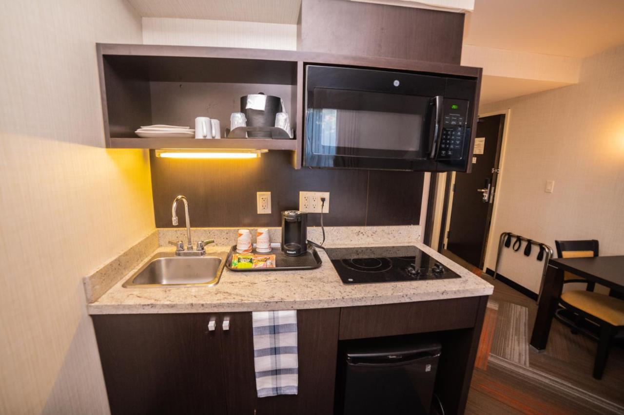 Quality Hotel Берлингтон Экстерьер фото