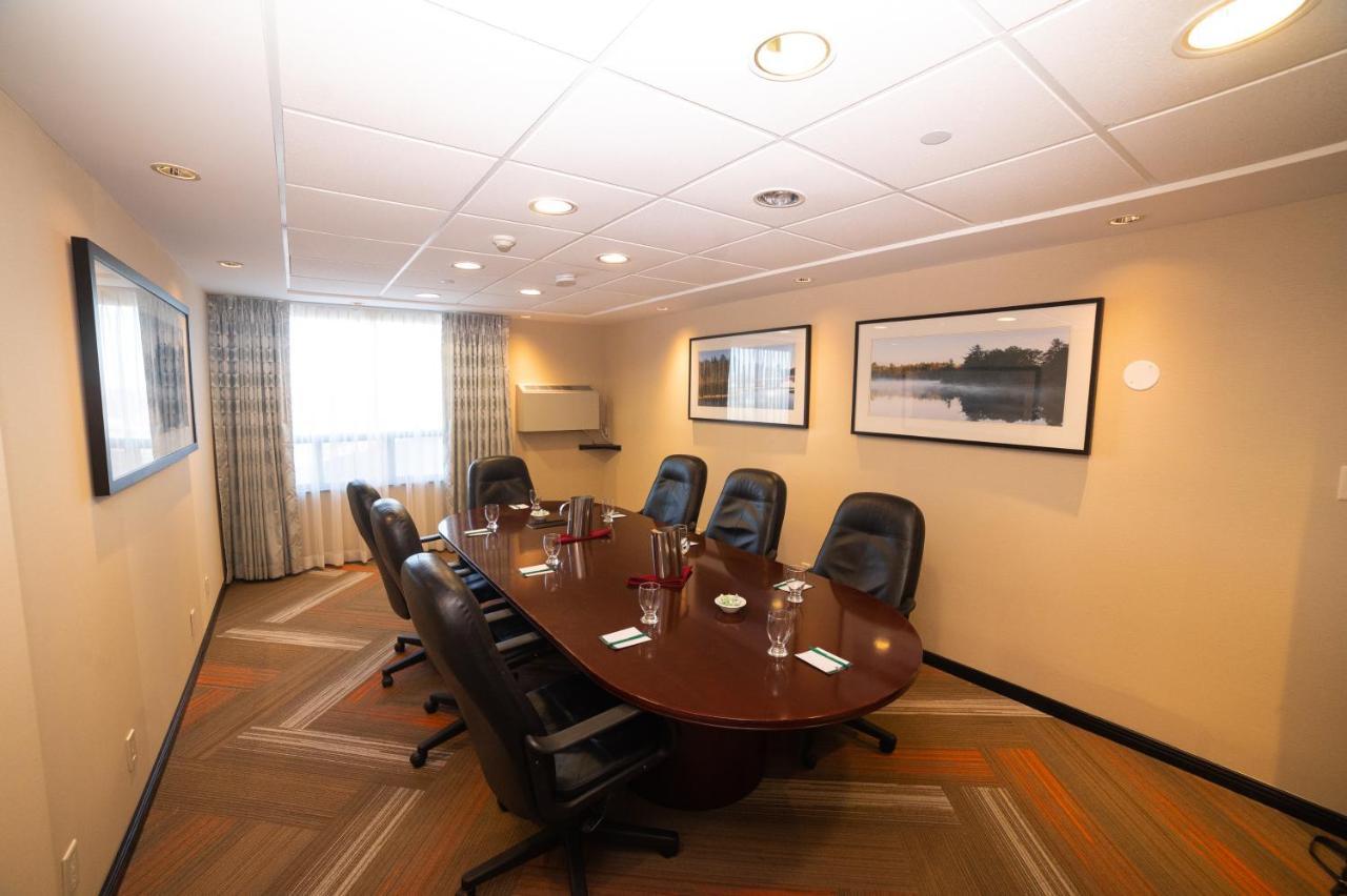 Quality Hotel Берлингтон Экстерьер фото