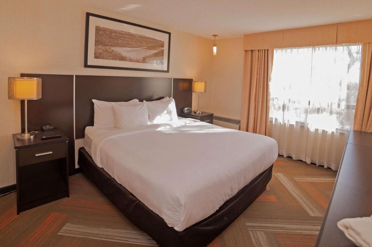 Quality Hotel Берлингтон Экстерьер фото