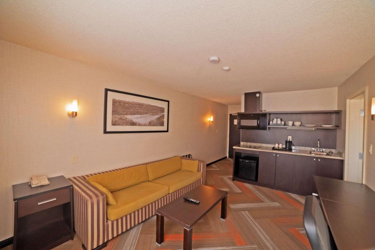 Quality Hotel Берлингтон Экстерьер фото