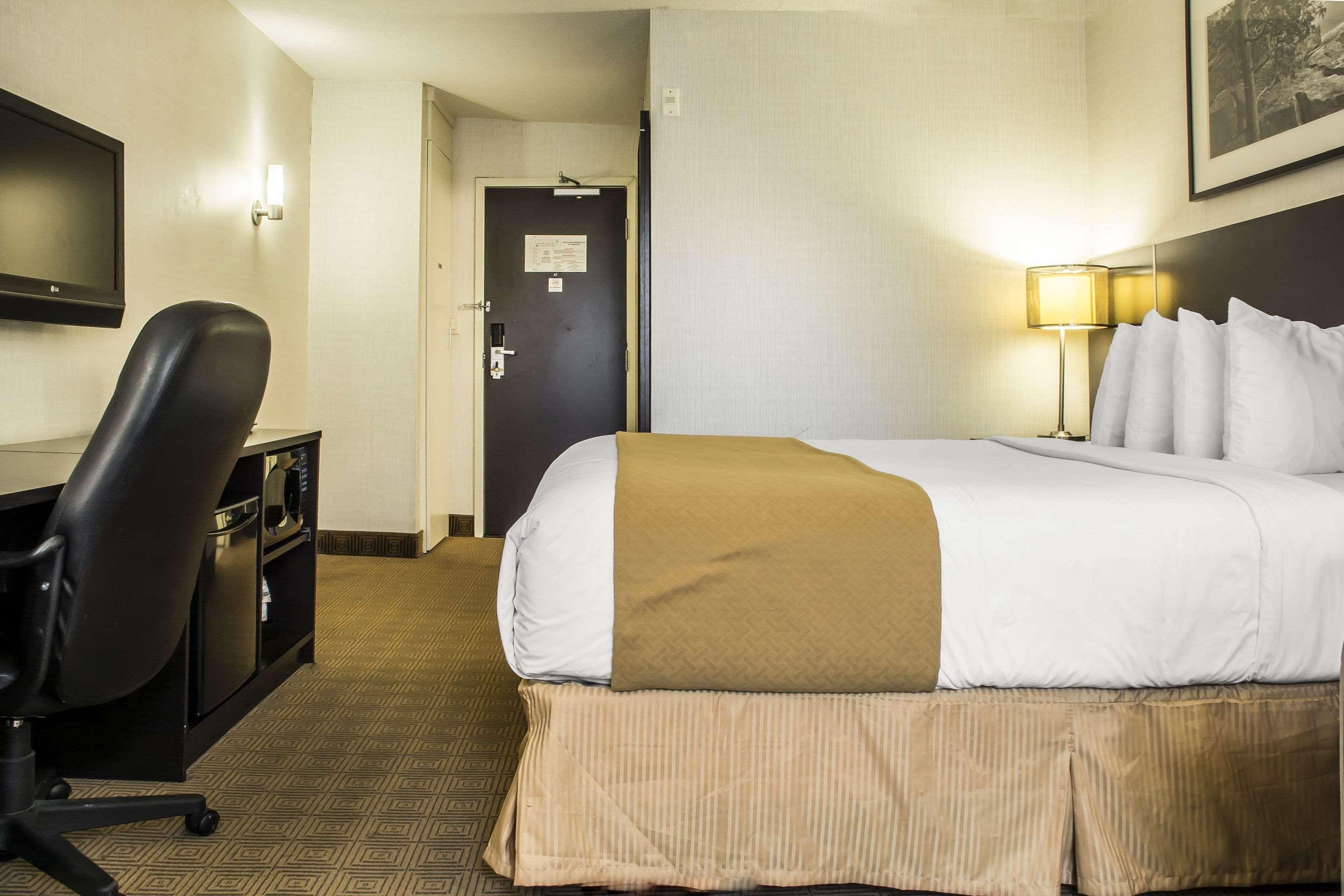 Quality Hotel Берлингтон Экстерьер фото
