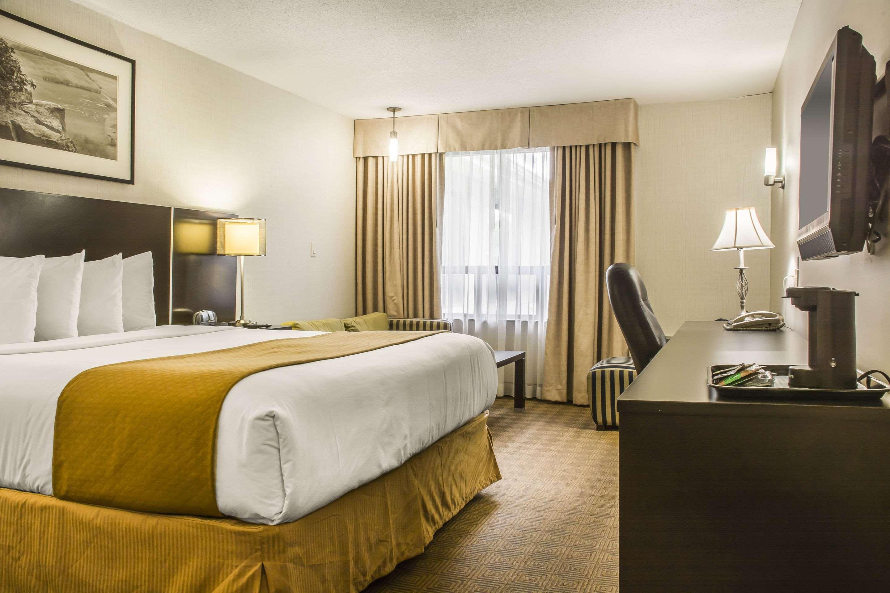 Quality Hotel Берлингтон Экстерьер фото