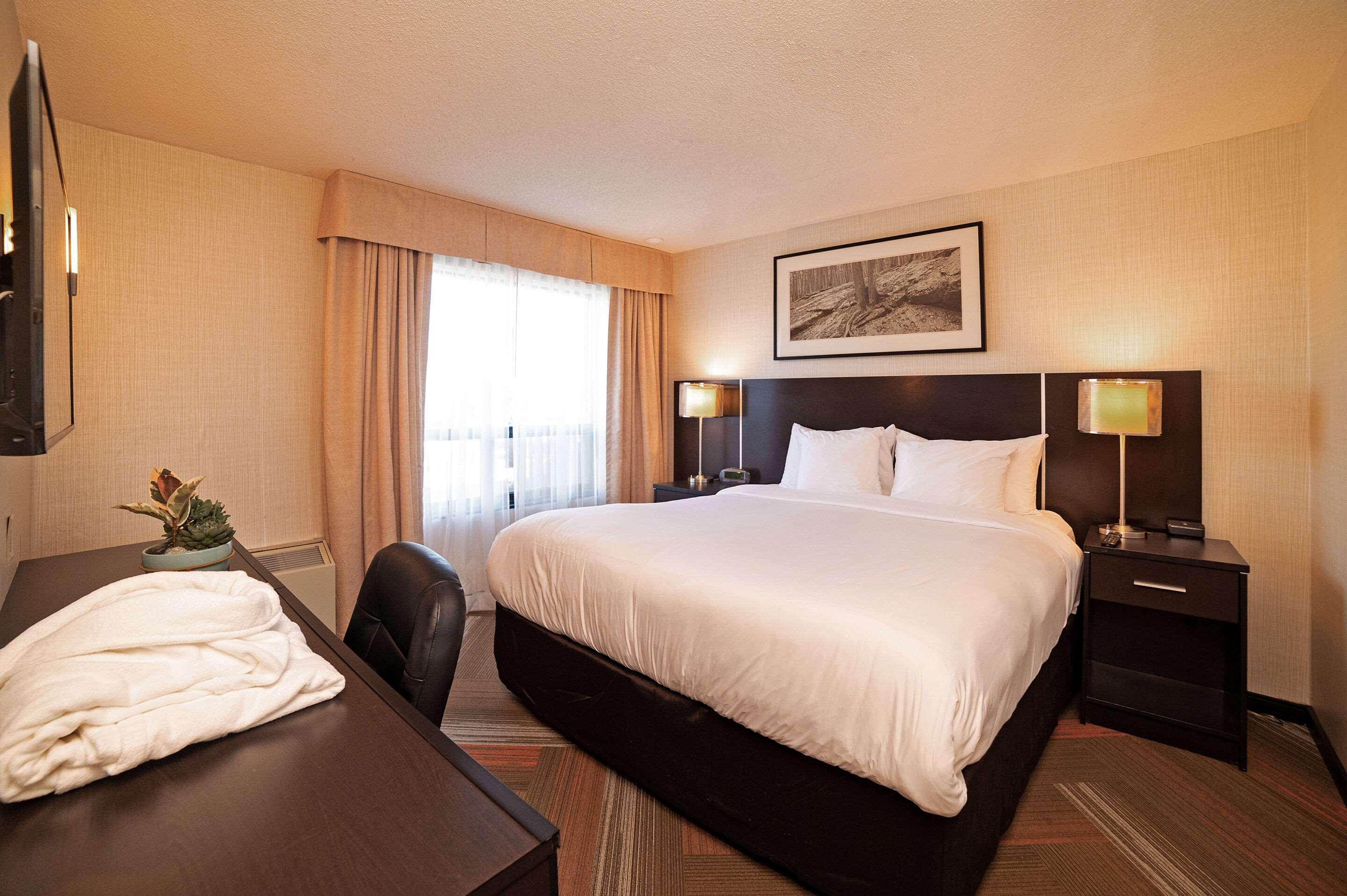 Quality Hotel Берлингтон Экстерьер фото