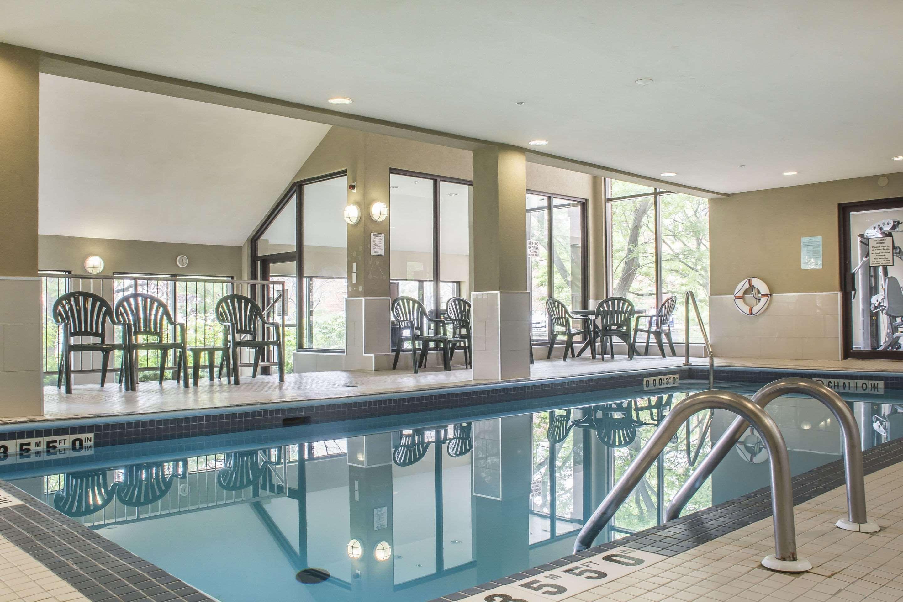 Quality Hotel Берлингтон Экстерьер фото