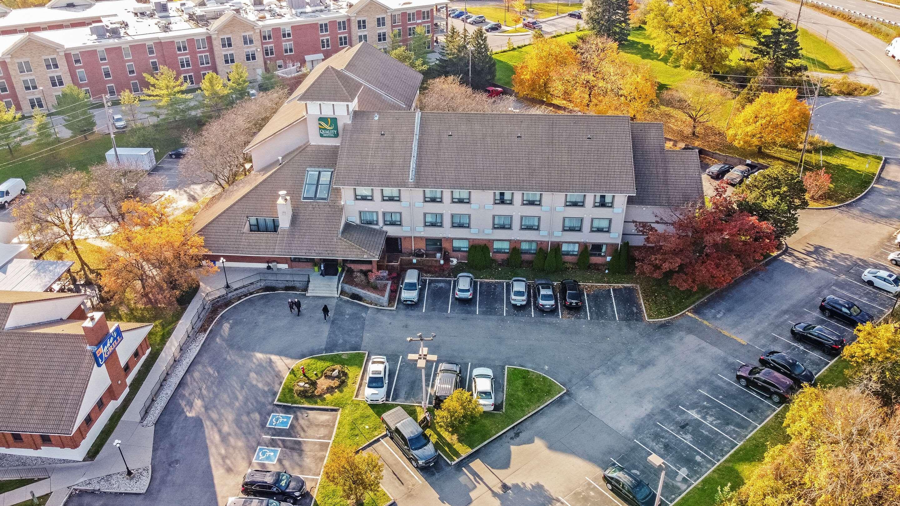 Quality Hotel Берлингтон Экстерьер фото