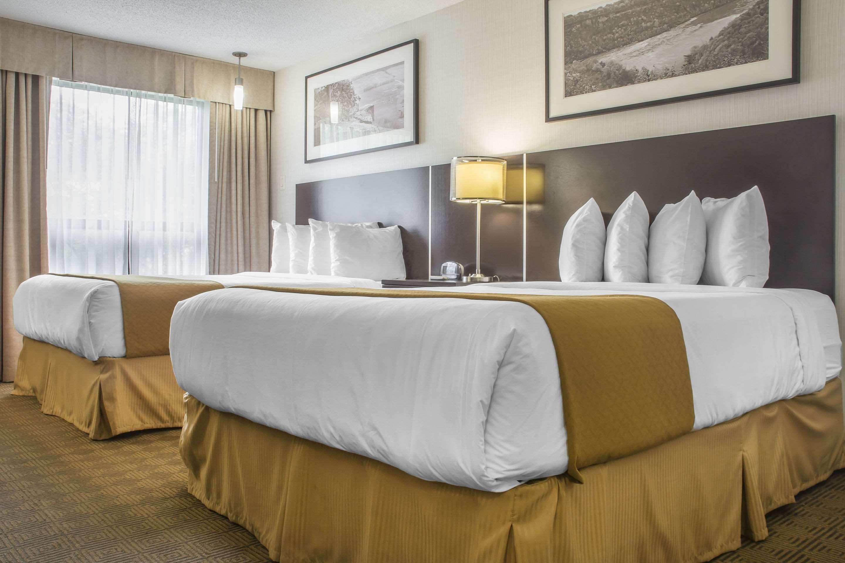 Quality Hotel Берлингтон Экстерьер фото