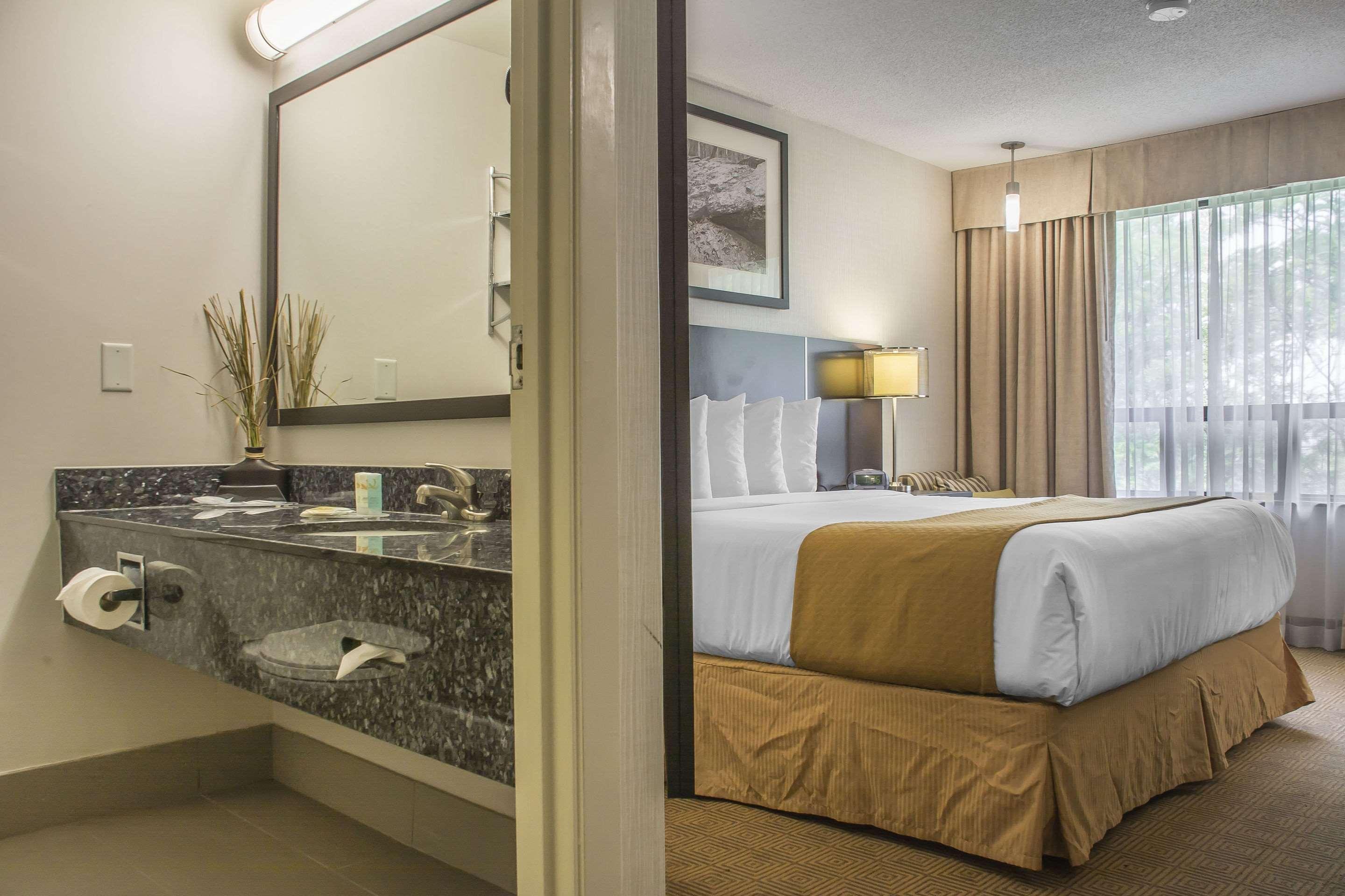 Quality Hotel Берлингтон Экстерьер фото