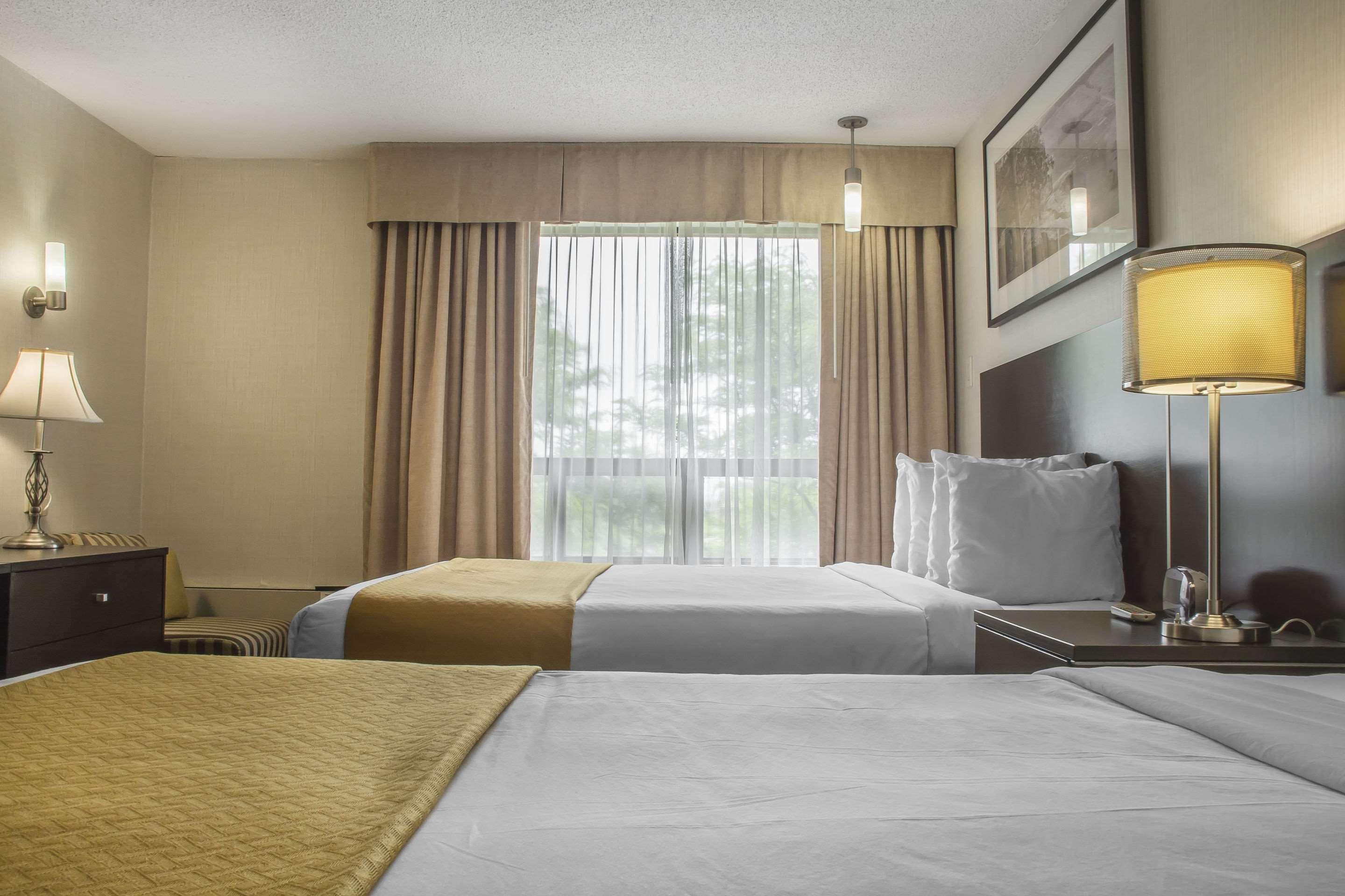 Quality Hotel Берлингтон Экстерьер фото