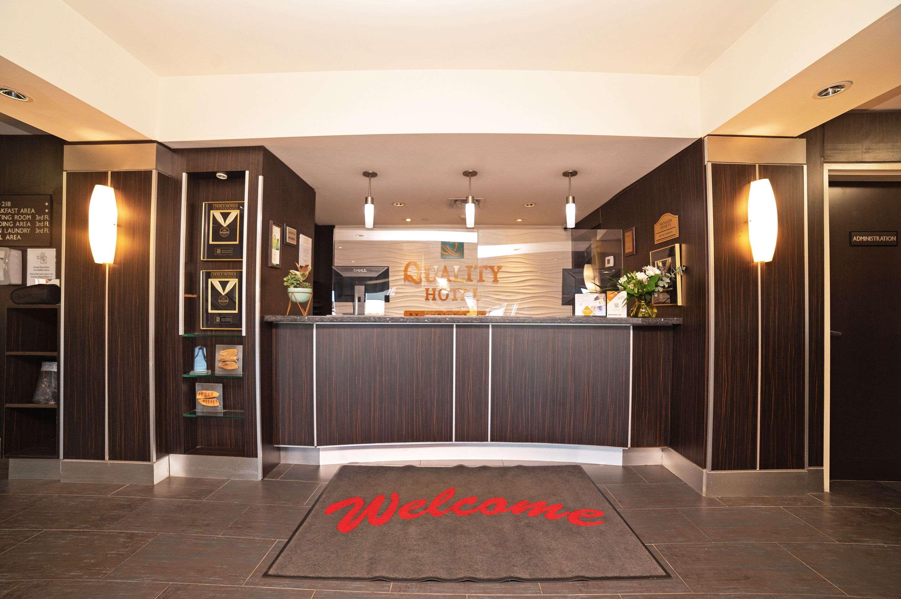Quality Hotel Берлингтон Экстерьер фото