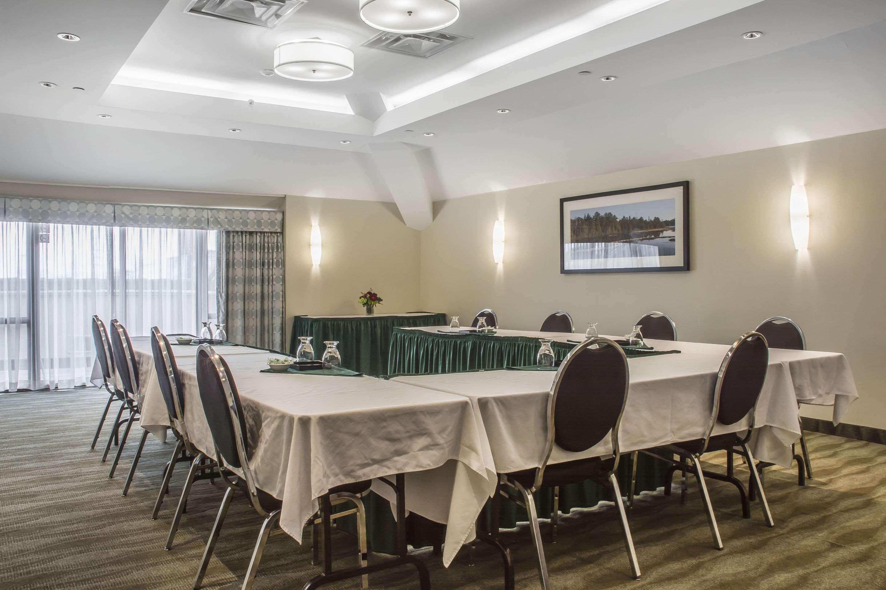 Quality Hotel Берлингтон Экстерьер фото