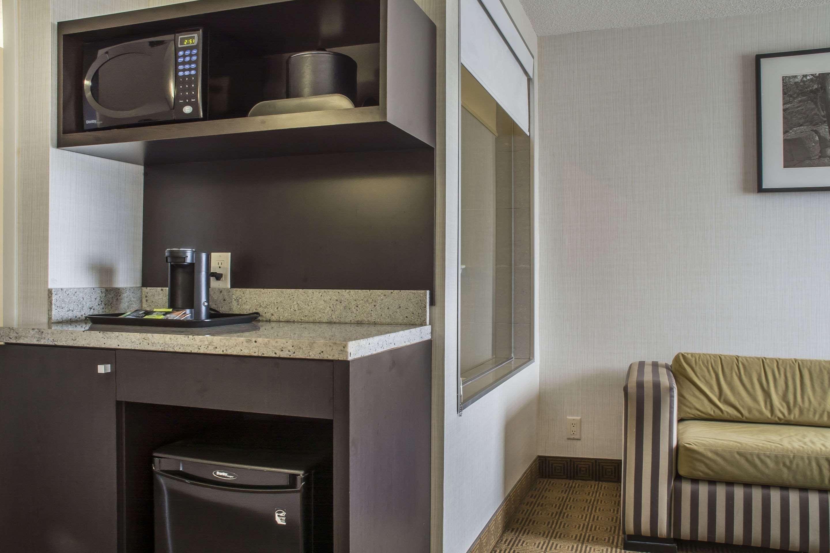 Quality Hotel Берлингтон Экстерьер фото