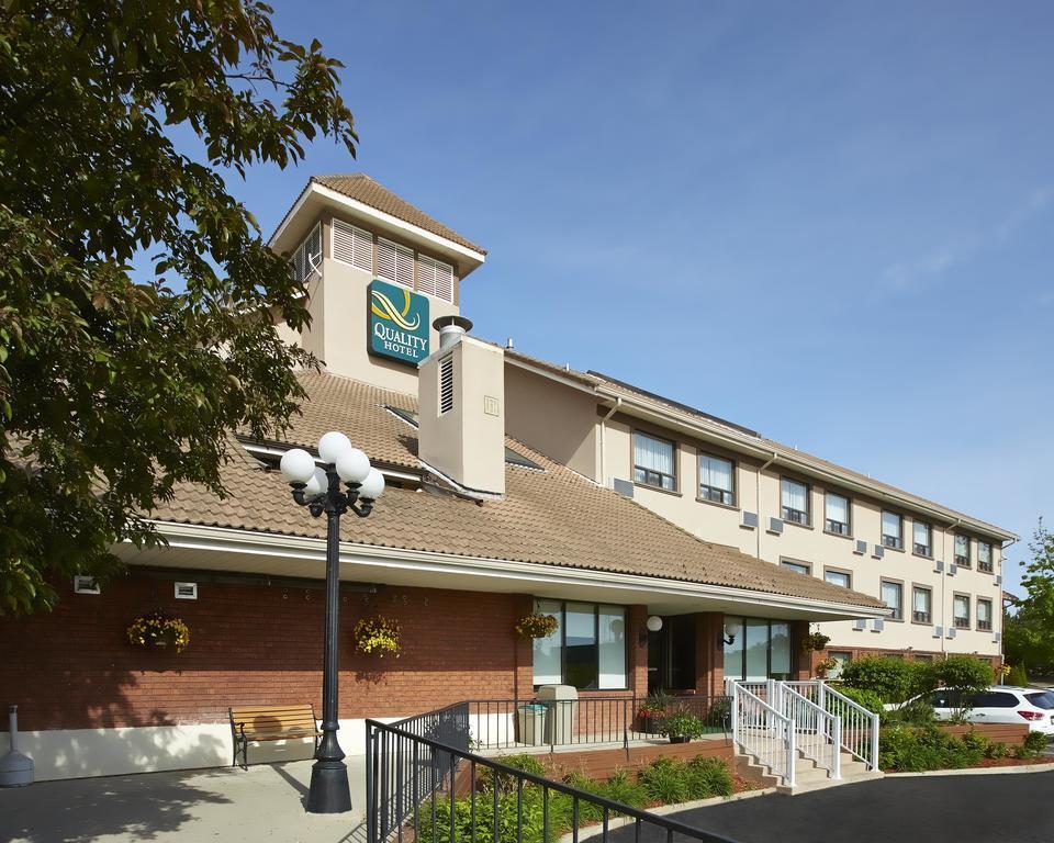 Quality Hotel Берлингтон Экстерьер фото