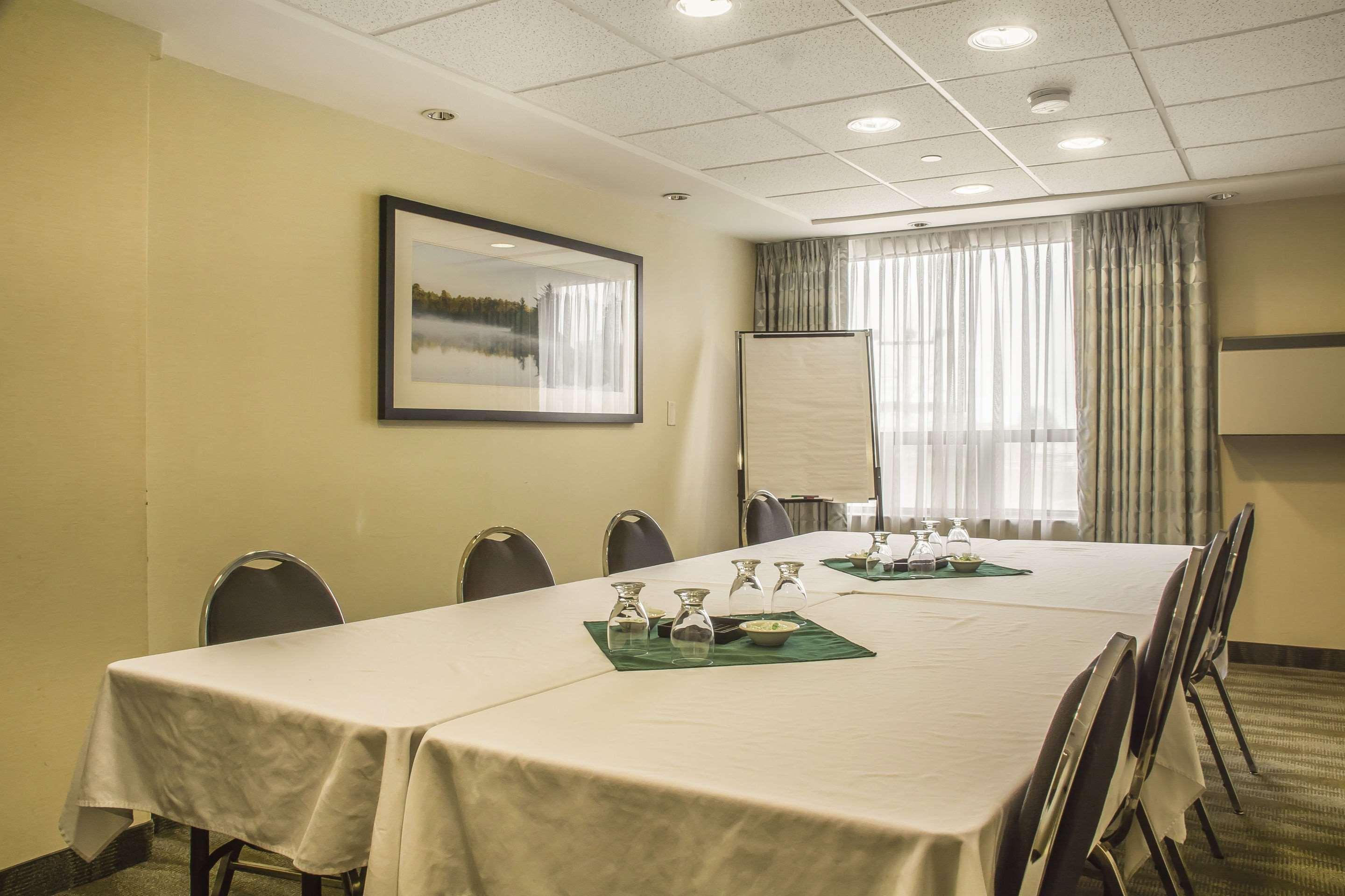 Quality Hotel Берлингтон Экстерьер фото