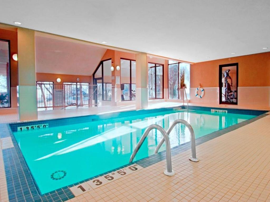 Quality Hotel Берлингтон Экстерьер фото