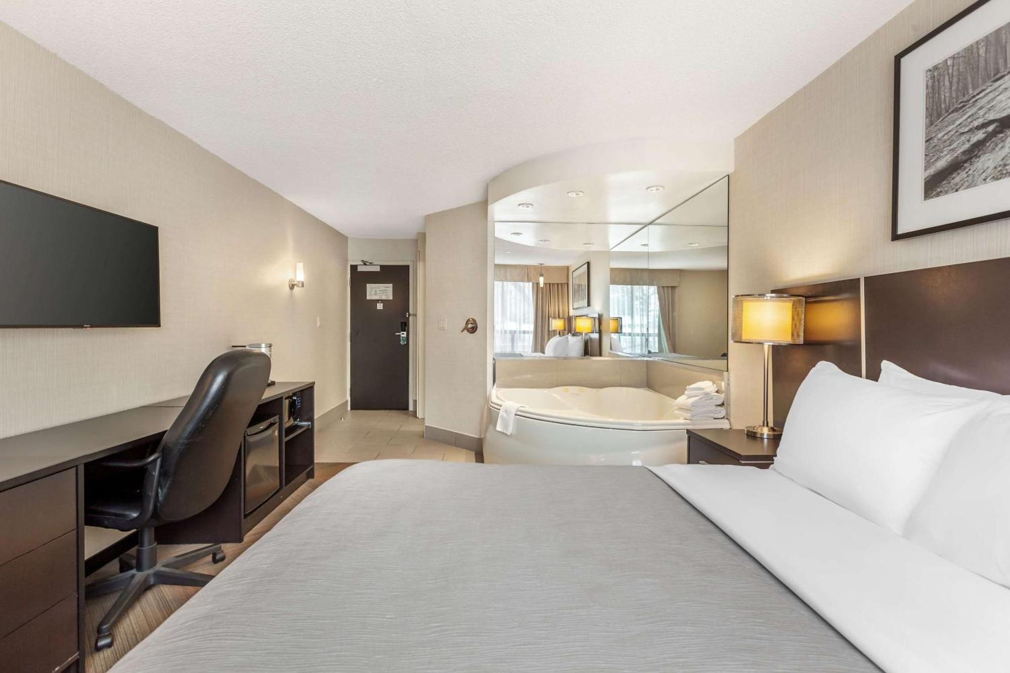 Quality Hotel Берлингтон Экстерьер фото