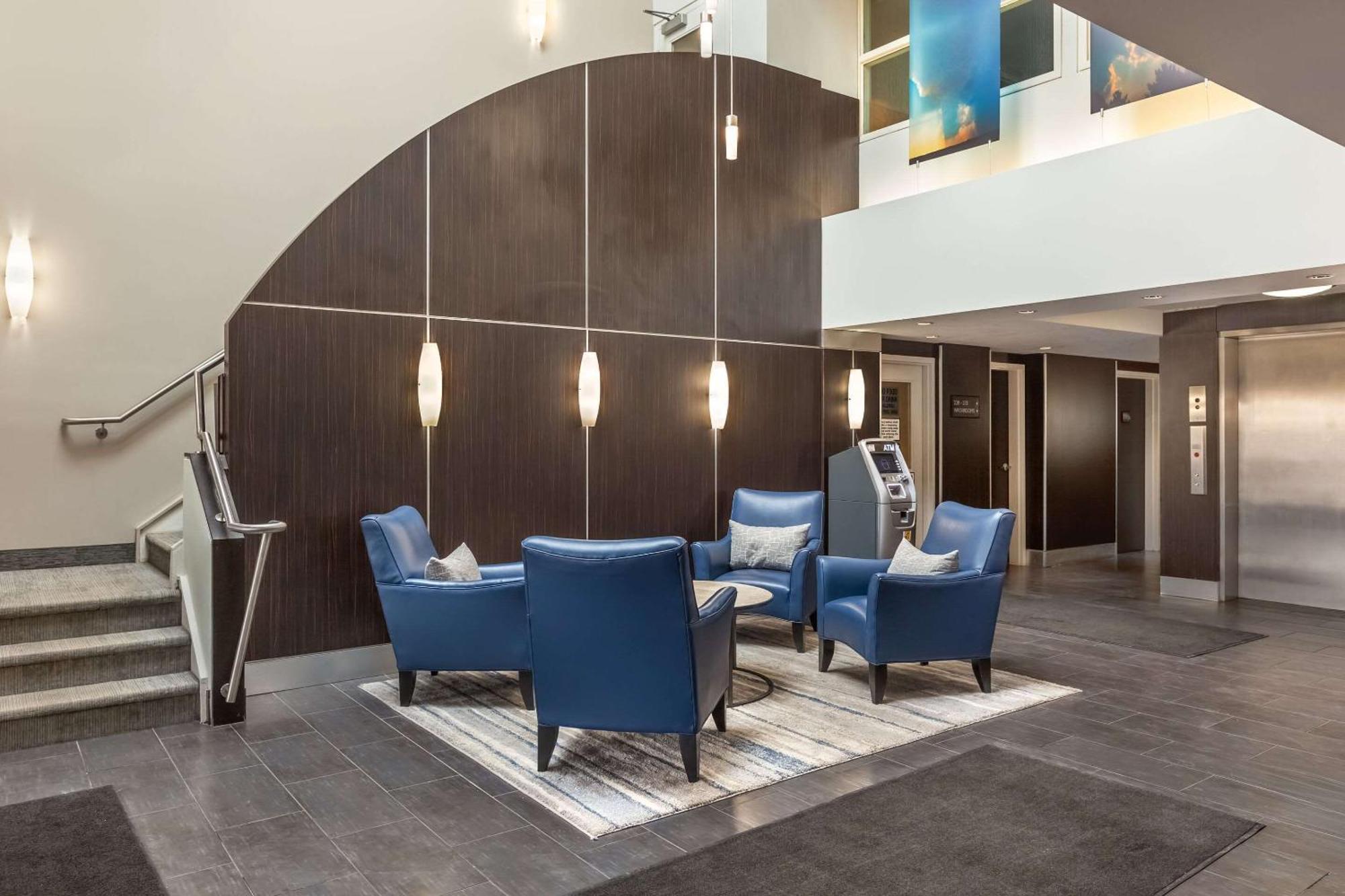 Quality Hotel Берлингтон Экстерьер фото