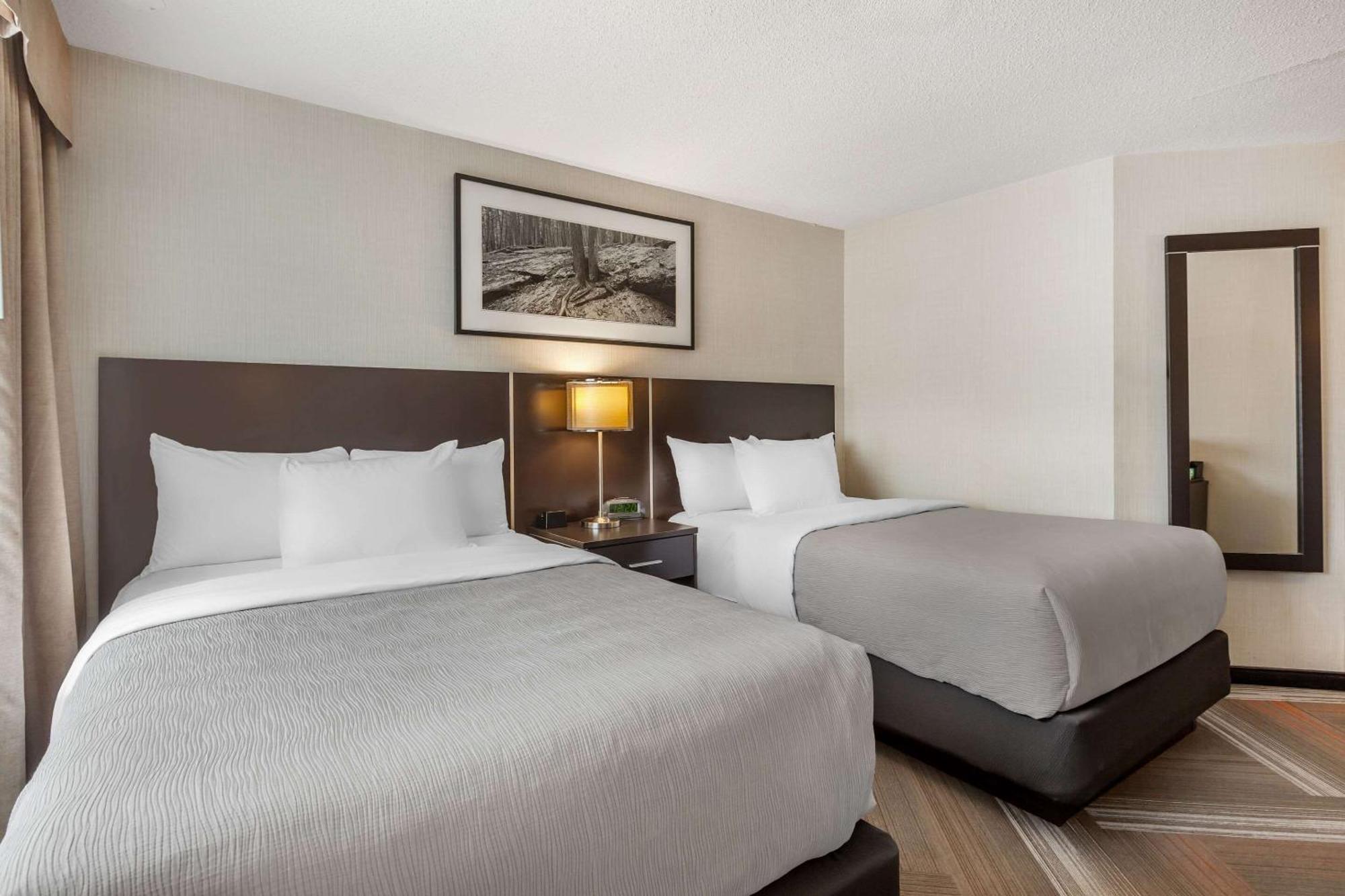 Quality Hotel Берлингтон Экстерьер фото