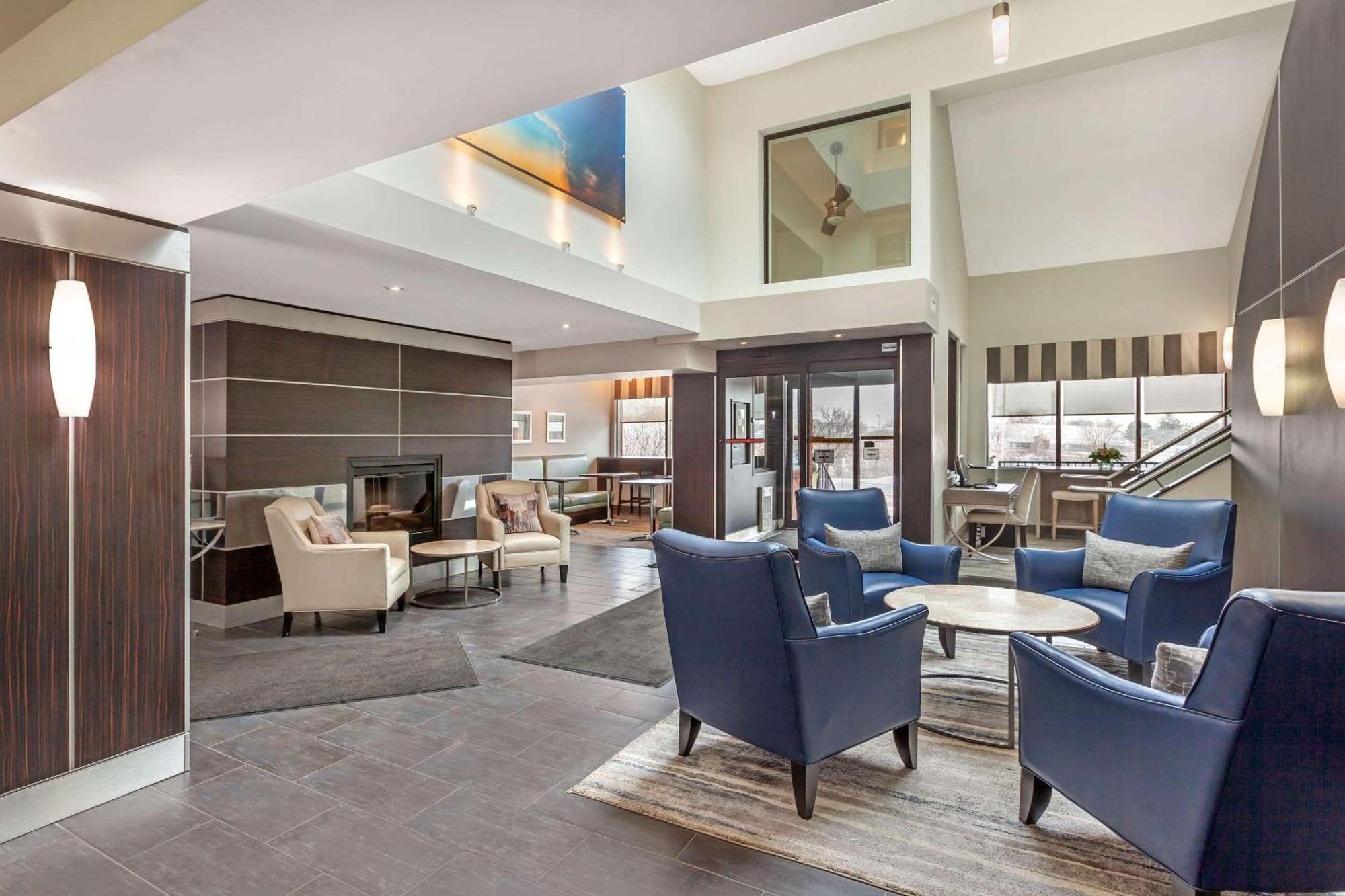 Quality Hotel Берлингтон Экстерьер фото